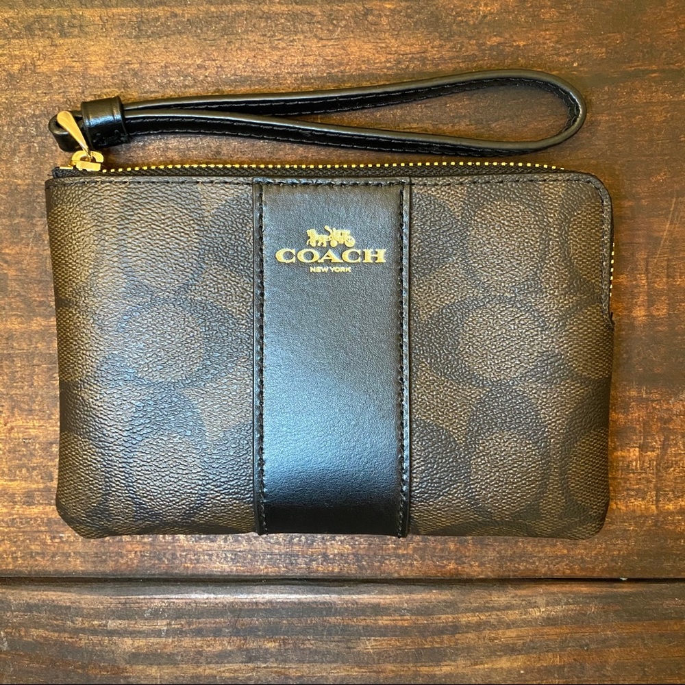 Coach Corner Zip Wristlet Signature